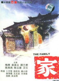 “若曦”刘诗诗戴可爱耳帽现身，与“四爷”甜蜜登机。